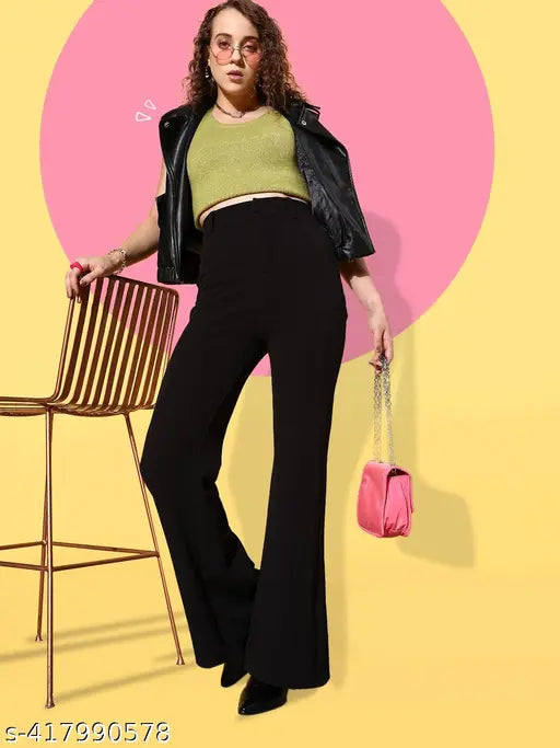 Fashionable women's trousers in black with wide-leg design, paired with strappy sandals and pink purse