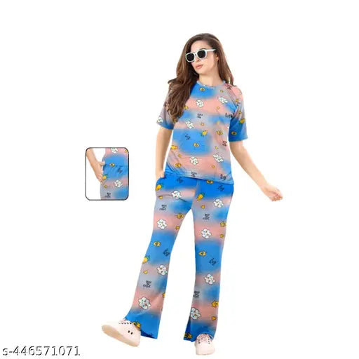 Stylish women's printed nightsuit set, polycotton fabric, short sleeves, pack of 1 on display rack