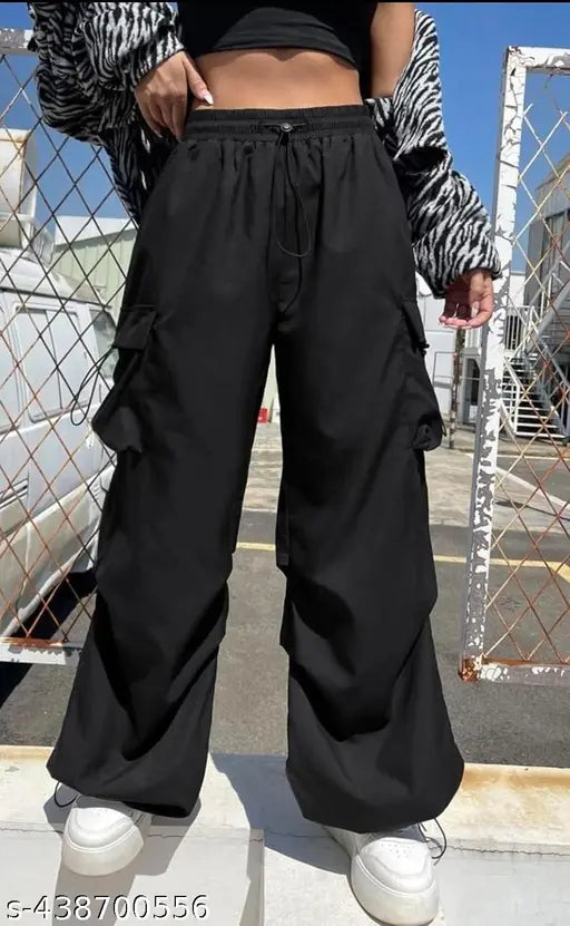 Black cargo pants with 4 pockets, high waist, zip closure