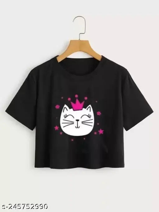 Stylish cotton crop t-shirt for girls with short sleeves, printed design, size L or XL, made in India