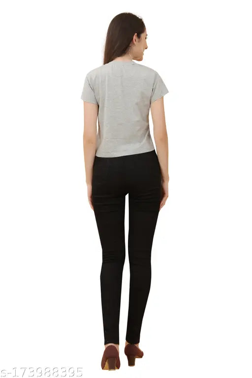 Cotton crop t-shirt with printed net design, trendy and graceful, Western style with short sleeves and round neck. Ideal for adding elegance to your casual outfits. Pure, lightweight comfort. S, M, L, XL, XXL sizes available. Made in India