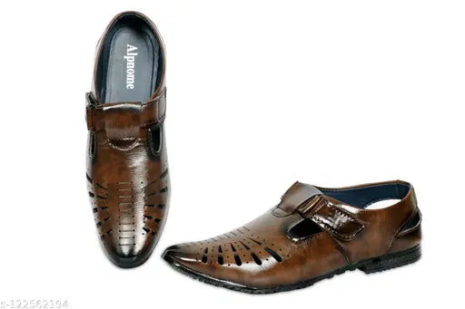 Boys brown trendy sandals, floating footwear style, thong design