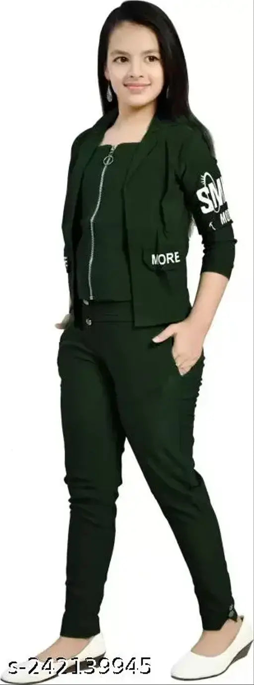 Green and black two-piece dress set for girls, suitable for casual wear or parties at various ages from 45 to 91 years