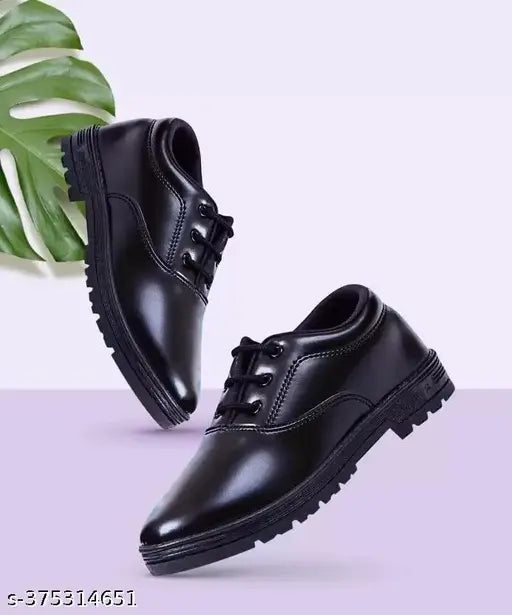 Synthetic school shoes for kids, lace-up PVC soles with comfortable insoles, ideal for boys and girls aged 4-12 years