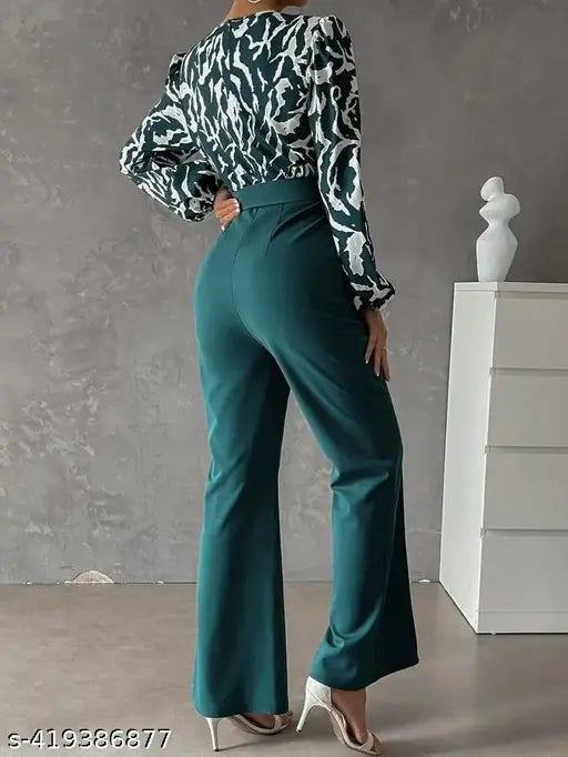 Classic Lycra jumpsuit for women, solid-colored, long sleeves. Sizes available: S (36-49-36), M (38-49-38), L (40-49-40), XL (42-49-42). Made in India