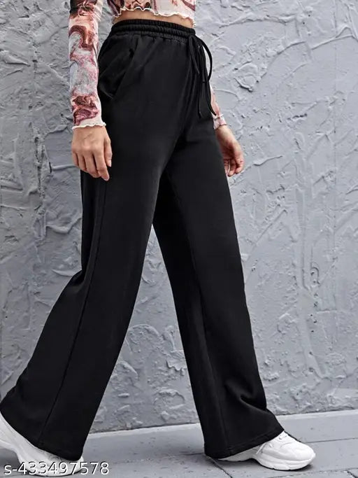 Black high-waisted trousers with elastic waistband, cropped style