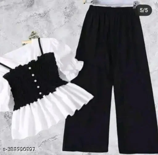 Polyester solid color Trendy Fashionble Stylsh Uniuqe Top&Bottom Set Dress on mannequin