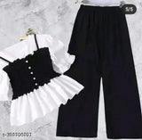 Polyester solid color Trendy Fashionble Stylsh Uniuqe Top&Bottom Set Dress on mannequin