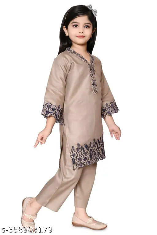 Comfy polycotton embroidered kurti for girls, three-quarter sleeves, intricate net pattern, Indian handcraft