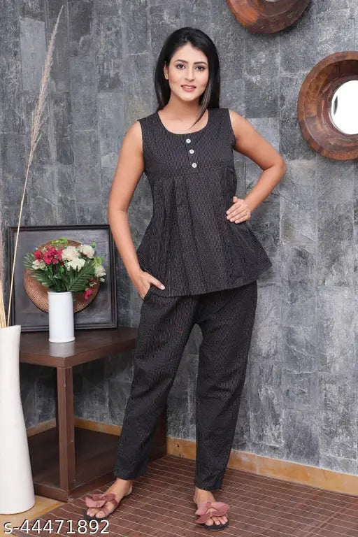Cotton sleeveless nightsuit, comfortable tagai fabric, women's pyjama set in solid color, India origin