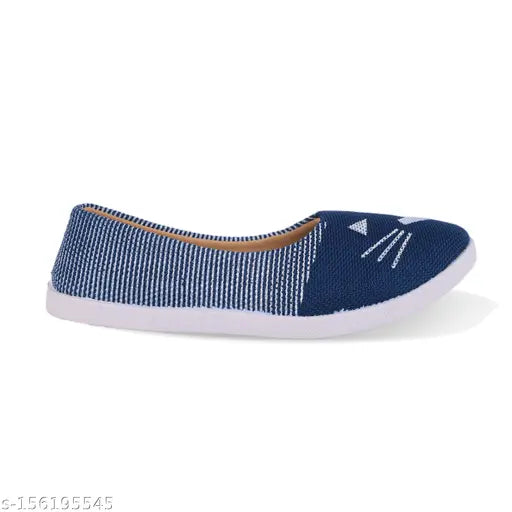 Printed casual women's bellies in trendy indigo sizes IND-4 to IND-9, Indian ethnic wear on display