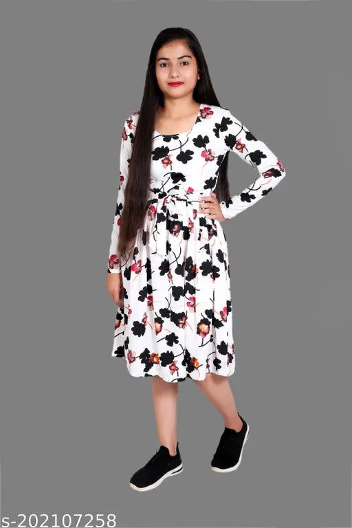 Black and white floral printed dress with short sleeves