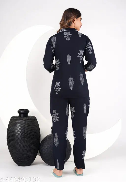Printed rayon night suit for women, three-quarter sleeves, size N (S: 36/26/27, M: 38/26/28, L: 40/26/29, XL: 42/26/30, XXL: 44/26/31), India-made nightwear on bed