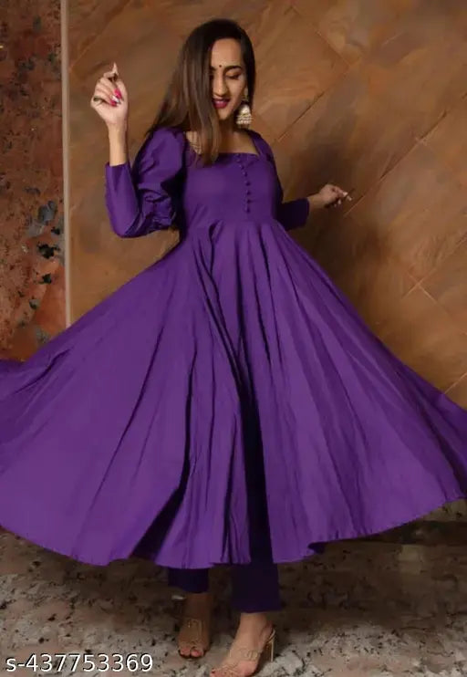 Georgette kurti pant with dupatta set, solid net, three-quarter sleeves, Indian women's traditional clothing on mannequin