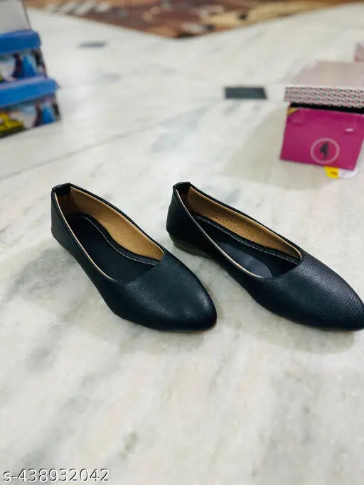 Black velvet shoes, elegant bellirina style