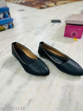 Black velvet shoes, elegant bellirina style