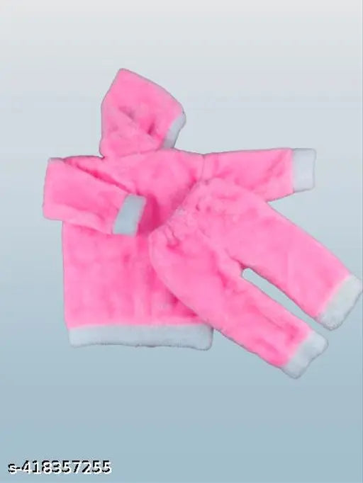 Woolen baby sweater pajamas for boys and girls. Durable, soft, and stylish Asent material, ideal for comfortable wear. Solid pattern in multiple sizes from 0-3 months to 1-2 years. Indian origin