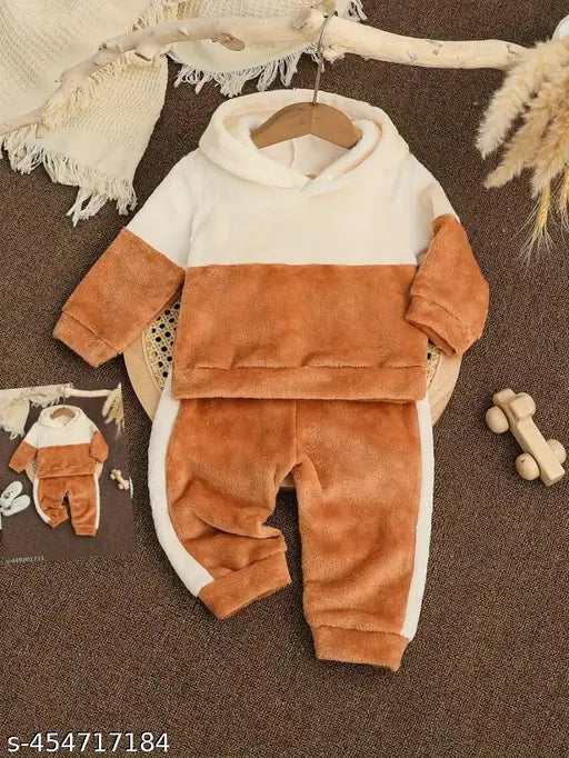 Woolen colorblocked sweatshirt for boys, 5-6 years, elegant and cute design Main image