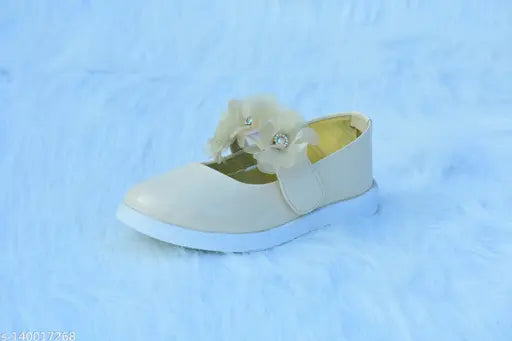 Solid Little Kids sandal, Velcro fastening, various sizes from 15-month to 10-year-old, Indian origin