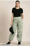 Cargo pants in navy blue, high waist with multiple pockets, rolled up legs