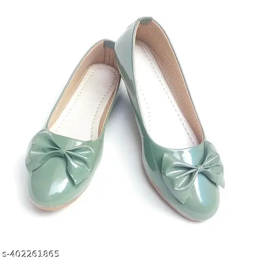Light green synthetic slip-on ballerina tie, LIGHTH GREEN TIE SHINY BELLEIS on fashion display stand