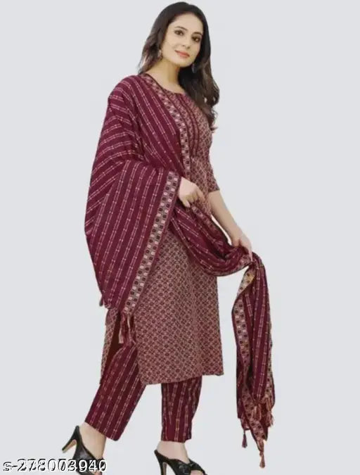 Striped three-quarter sleeve cotton kurtis, perfectly stitched with matching jacquard dupatta. Indian women's fashion, multiple sizes available