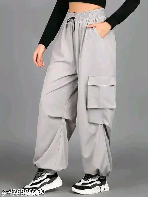 Grey cargo pants, high waist, zip fly