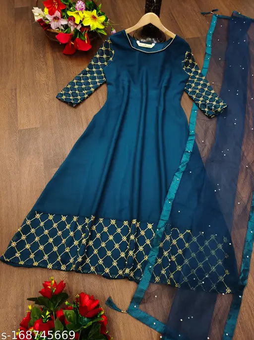 Georgette embroidered kurta with net dupatta, three-quarter sleeves, Indian fashion