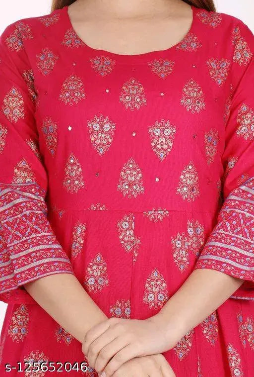 Maroon embroidered kurta with floral patterns