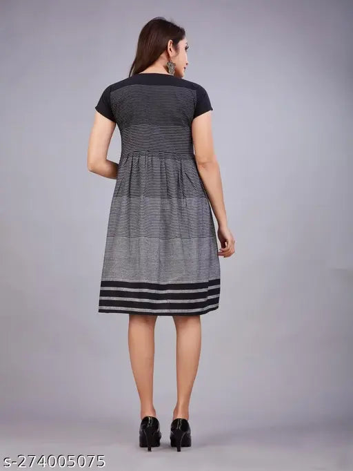 Striped cotton three-quarter sleeve maternity kurti with concealed nursing zips for easy breastfeeding, Indian origin