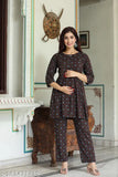 Soft cotton night suit with three-quarter sleeves, printed pattern. Available in sizes S - XXXL. Indian-made