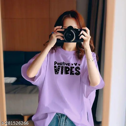 Oversize purple t-shirt with 'Positive Vibes' text