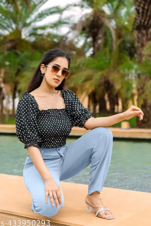 Blue high-waisted pants with cropped legs