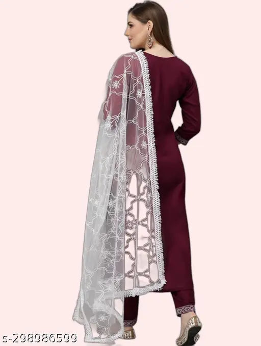 Cotton print kurta pant duppatta set, aesthetic Indian style with amazing patterns in three-quarter sleeves. Size chart applicable, suitable for various occasions