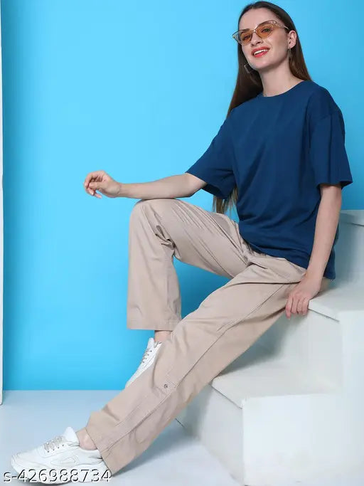 Women's relaxed fit cotton T-shirt with a printed design, crew neck