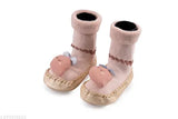 Breathable cotton booties with anti-skid soles, pink color, suitable for newborns, toddlers and kids up to 2 years