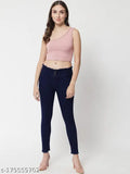 Slim fit women's jeans with 3 buttons and a frayed hem
