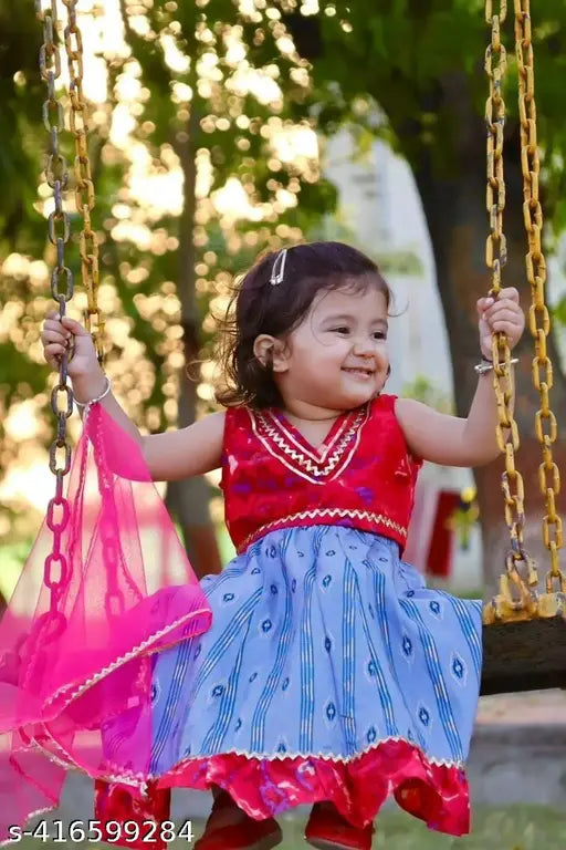 Bright printed Lehenga-Choli-Dupatta set in cotton and net for young girls, India origin