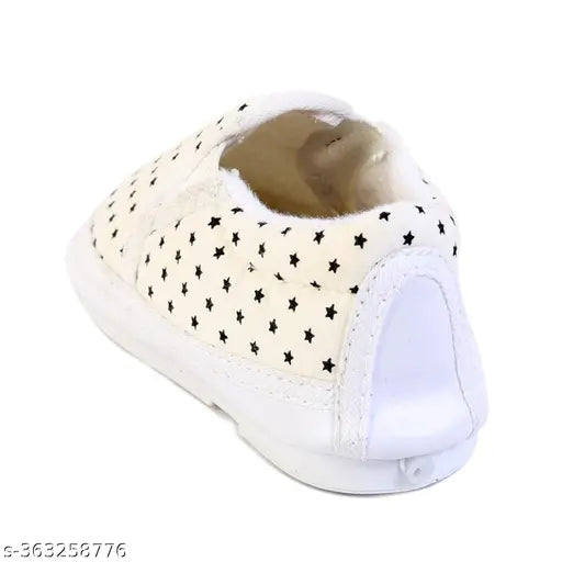 Unisex baby shoes with stars design, cream material