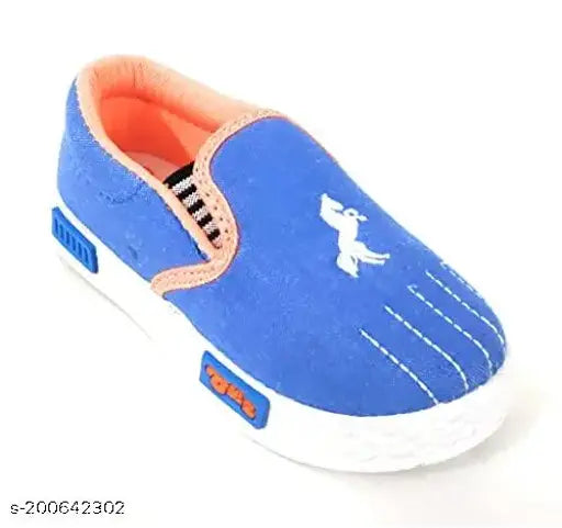 Blue shoes with white soles and a logo on the side. Designed for casual wear, suitable for kids aged around 14 years. The design is inspired by popular sportswear brands