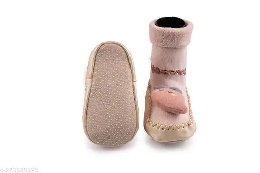 Pink baby ankle socks with anti-skid soles and gold chain detail, casual style for toddlers and young children, breathable cotton material, suitable for new born to 2 year old kids