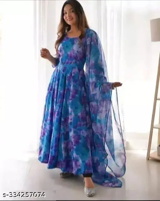 WOMEN'S NEW LOOK LIKE QUEEN GOWN WITH DUPPATA