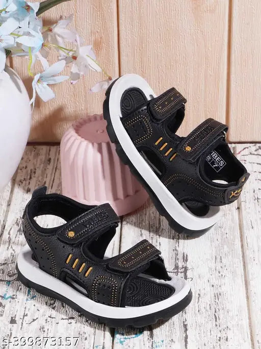 Black printed casual fashion sandals for boys