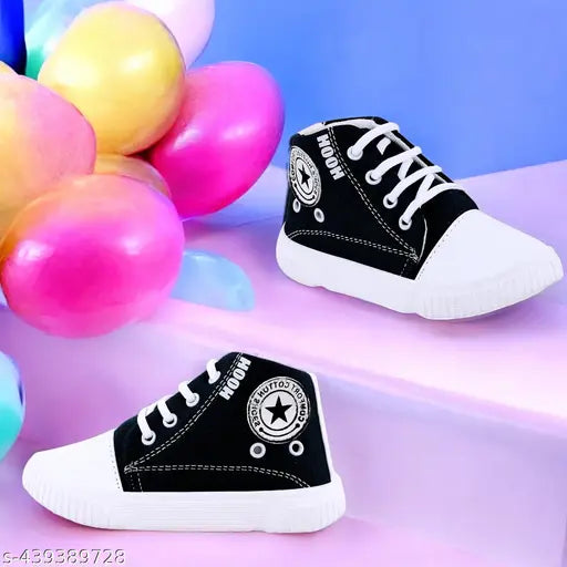 Stylish black sports sneakers with a white sole, designed for running shoes, suitable for boys and girls