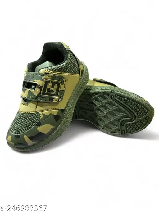 Army style casual shoes for kids, black and green laces