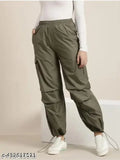 Olive cargo pants, pockets, drawstrings