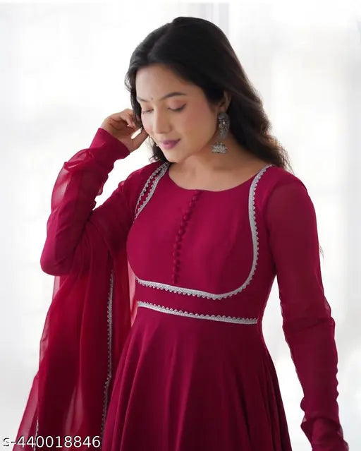 Georgette embroidery kurta with duppatta, solid pattern, long sleeves, Indian fashion on model