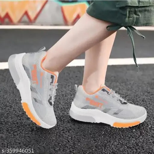 Synthetic unisex sports sneakers for boys, ideal for casual wear and running. Solid net design, lace-up fastening