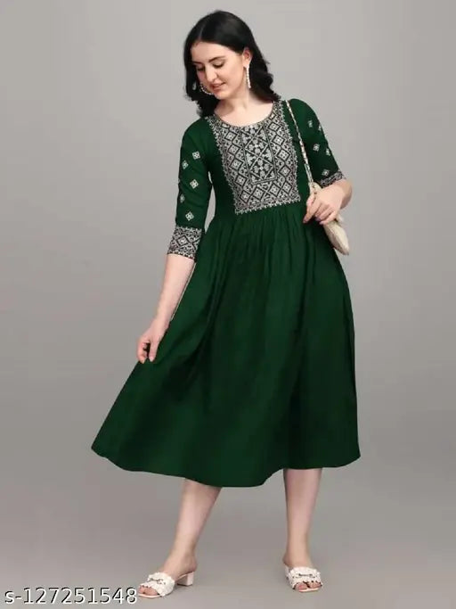 Green linen kurta with embroidered detailing