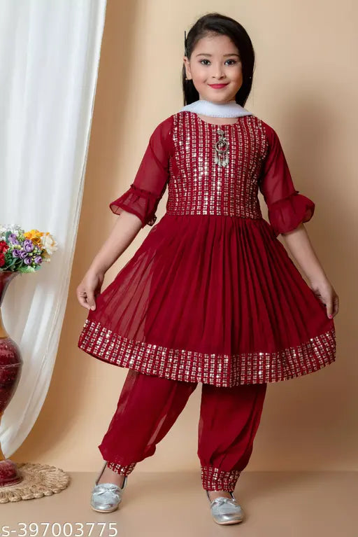 Chiffon kurti pyjama set with dupatta for girls, self-designed pattern, three-quarter sleeves, Indian origin